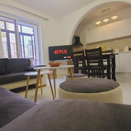 F&M Apartment ティラナ エクステリア 写真